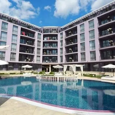 Апартамент в рейнбоу 3 *