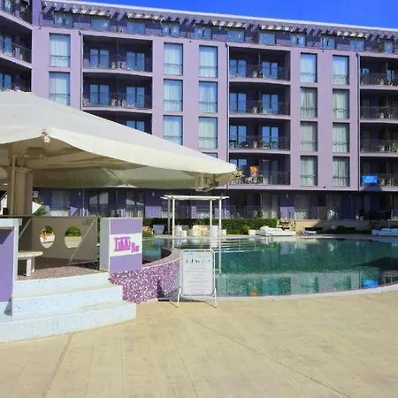 в рейнбоу 3 Apartman *