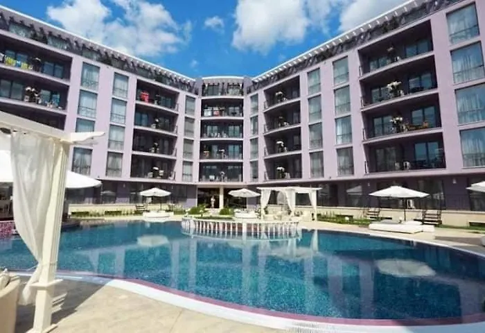 Апартаменты в рейнбоу 3 *